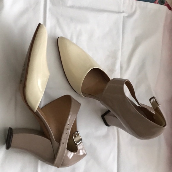 Shoe biege and cream worn only once shiny with strap - Picture 1 of 3